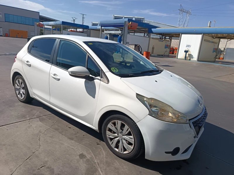 Peugeot 208 2015 - foto 1