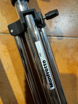 Jirafa Manfrotto con ruedas y contrapesos