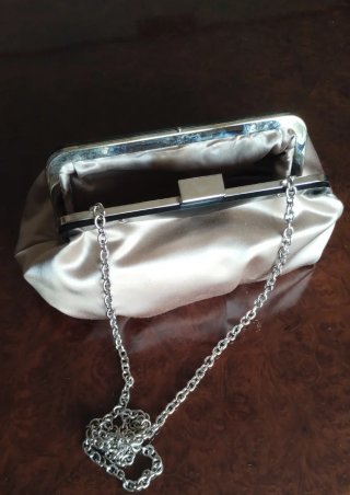 Pochette in raso champagne