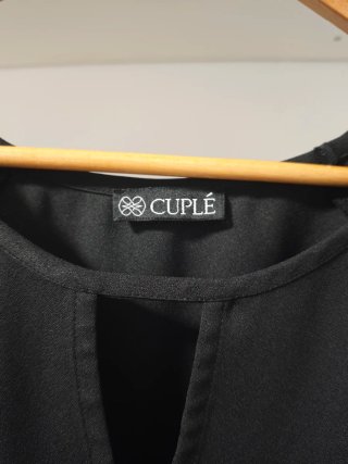 Blusa CUPLE negra con escote