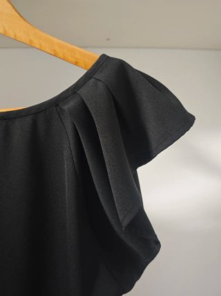 Blusa CUPLE negra con escote