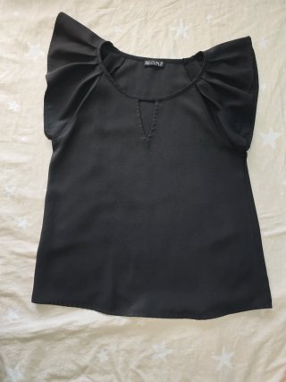 Blusa CUPLE negra con escote