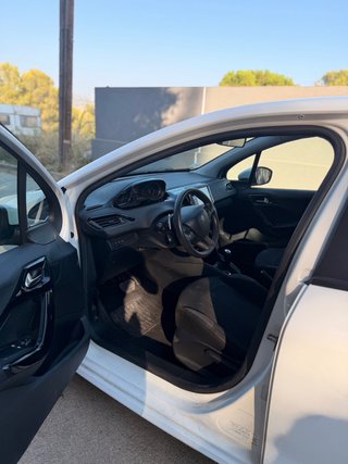 Peugeot 208 2013