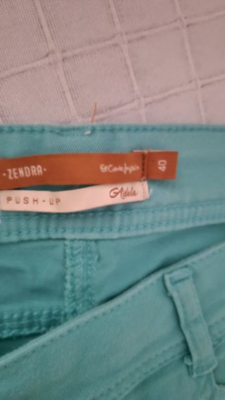 Bermudas verdes esmeralda