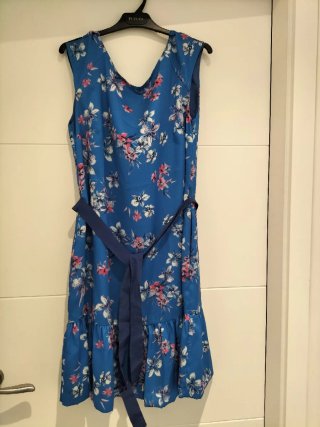 Vestido floral azul y rosa