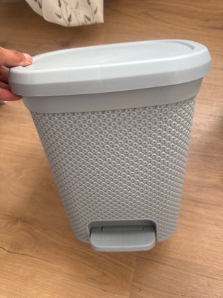 Papeleras de plástico grises para escritorio