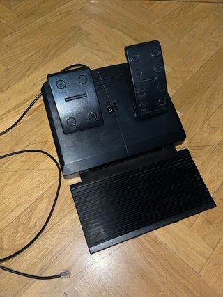 Volante PS4/PS3 con pedales y cambio de marchas –