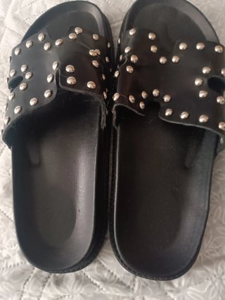 Sandalias negras con tachas plateadas T.38