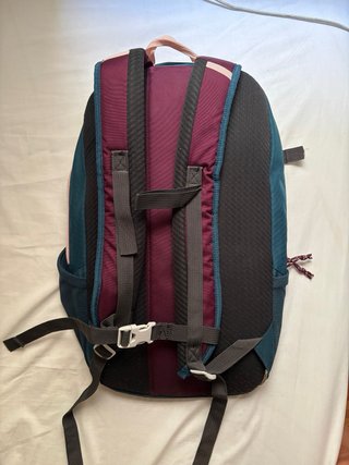 Mochila Quechua Morado Oscuro y Turquesa