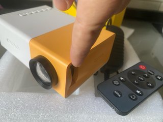 Proyector LED Blanco y Amarillo.
