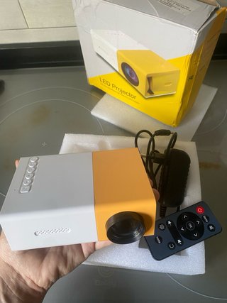Proyector LED Blanco y Amarillo.