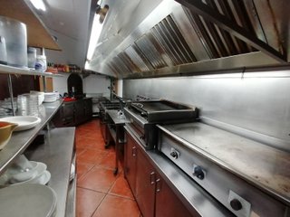 SE TRASPASA BAR RESTAURANTE EN MANRESA