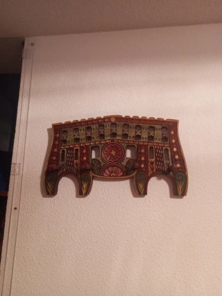 Perchero rústico de madera decorado 52×32×3 cmts