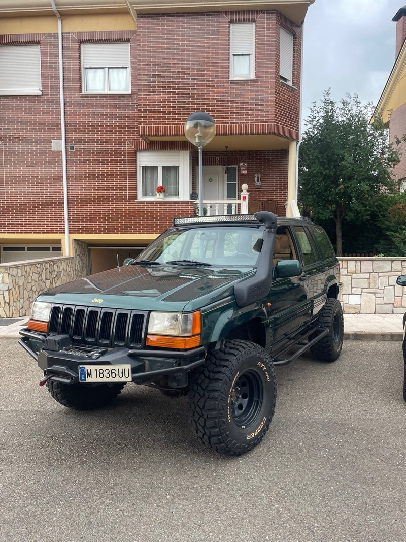 Jeep Grand Cherokee 5.2 v8 manual - foto 1