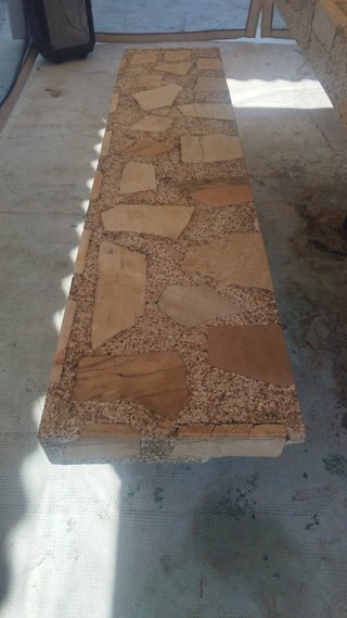 Mesa y bancos exterior piedra,