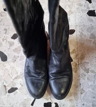 Stivali alti neri in pelle