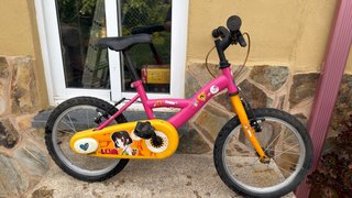 Bicicleta infantil rosa y amarilla