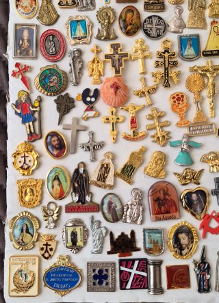 Pins religiosos antiguos