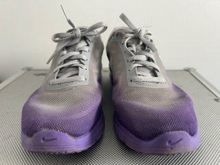 Zapatillas Nike Air Max grises y moradas