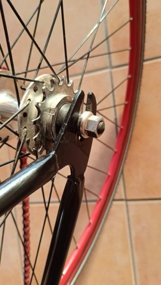 Bicicleta Fixie Negra Ruedas Rojas