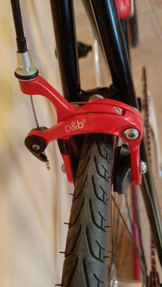 Bicicleta Fixie Negra Ruedas Rojas