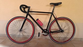 Bicicleta Fixie Negra Ruedas Rojas