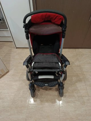 Carrito plegable rojo y negro