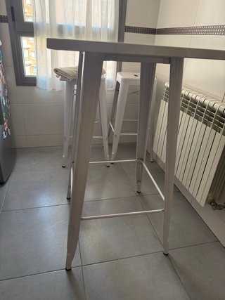 Mesa alta cocina cuadrada y 1 taburete Tolix