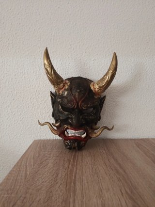 Máscara Oni Negra y Dorada