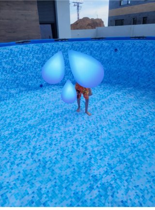 Piscina desmontable azul y blanca con depuradora