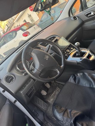 Peugeot 5008 2016