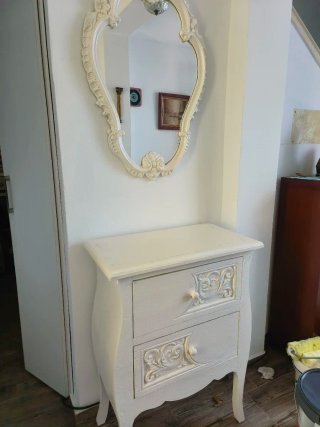Mobile vintage bianco con specchio