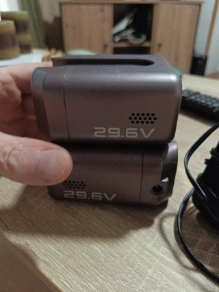 2 Baterías aspiradora Eureka  negociable