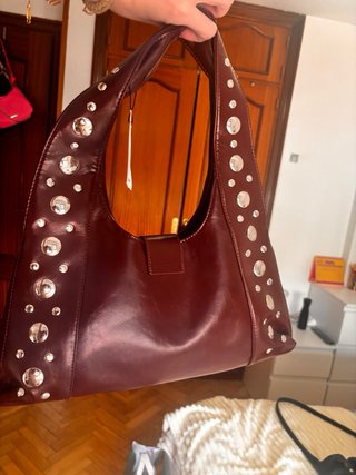 Bolso Pull&Bear granate con tachuelas