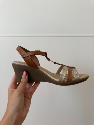 Sandalias cuñas de piel