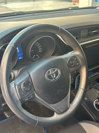 Toyota Auris híbrido 2016