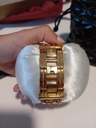 Reloj Guess Dorado Sin Usar