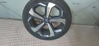 2 Ruedas originales Nissan Juke con neumático 19"