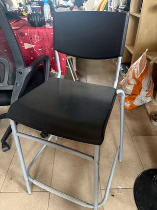 Silla alta negra y gris