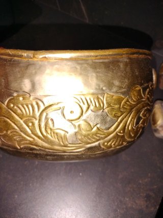 Maceta antigua de bronce