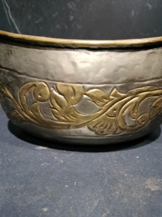 Maceta antigua de bronce