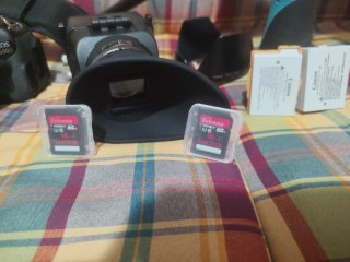 Canon EOS 600D + Accesorios Cámara