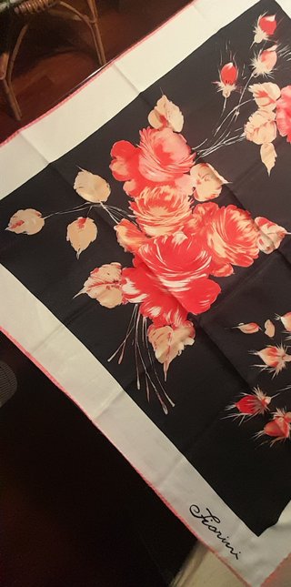Foulard Fiorini con rose rosse
