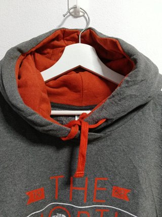Sudadera The North Face gris con capuchgris