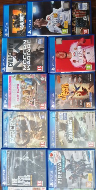 Consola PS4 Sony Negra + Mandos y Cables + Juegos