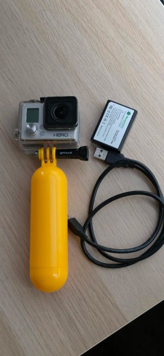GoPro HERO3 + Carcasa + Accesorios