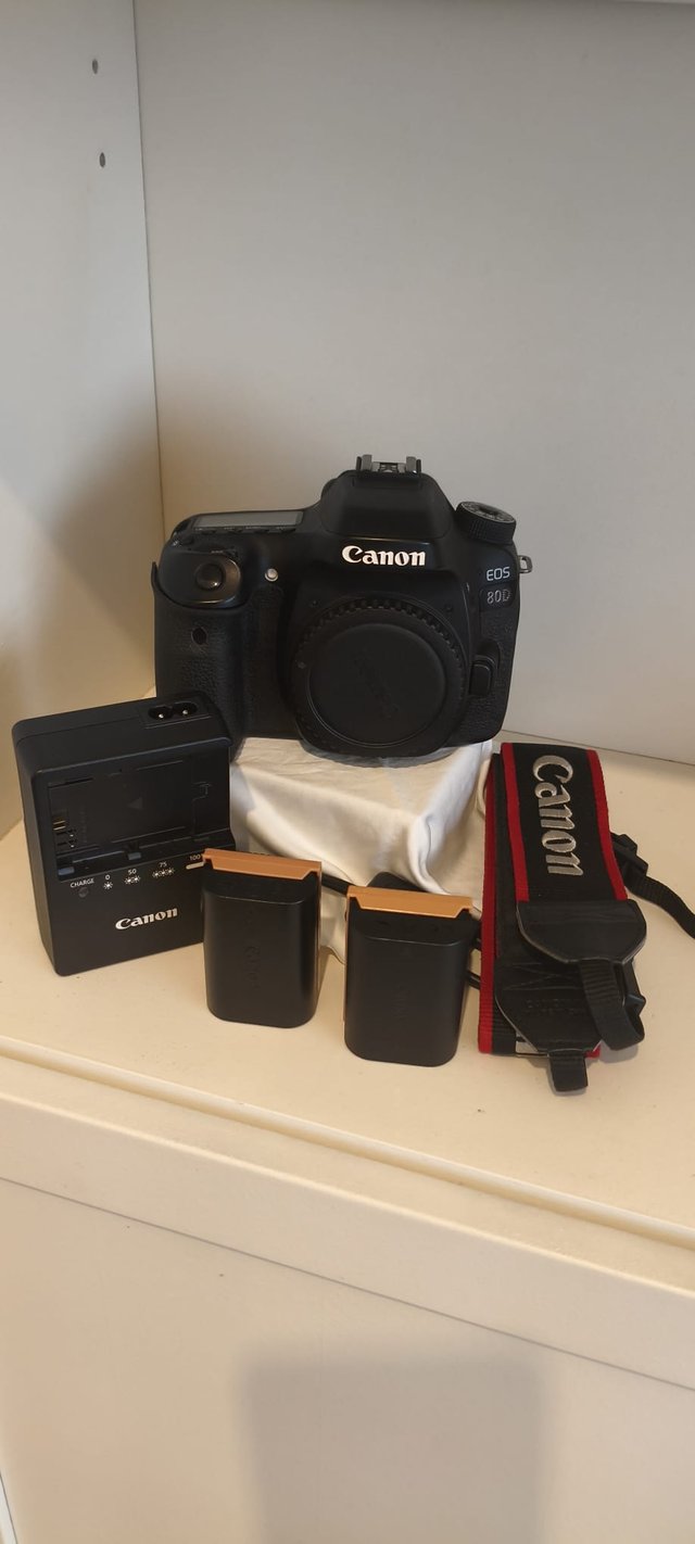 Canon EOS 80D + 2 baterías originales