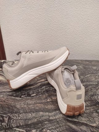 Zapatilla Mango Suela Vibram, Talla 40 - Nuevas.