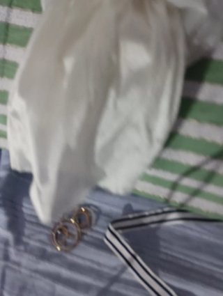 Vestido de muñeca blanco con detalles rosas