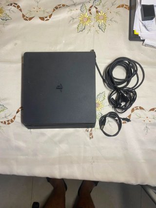 Pack PS4 Slim Negra + 2 Mandos + 4 Juegos